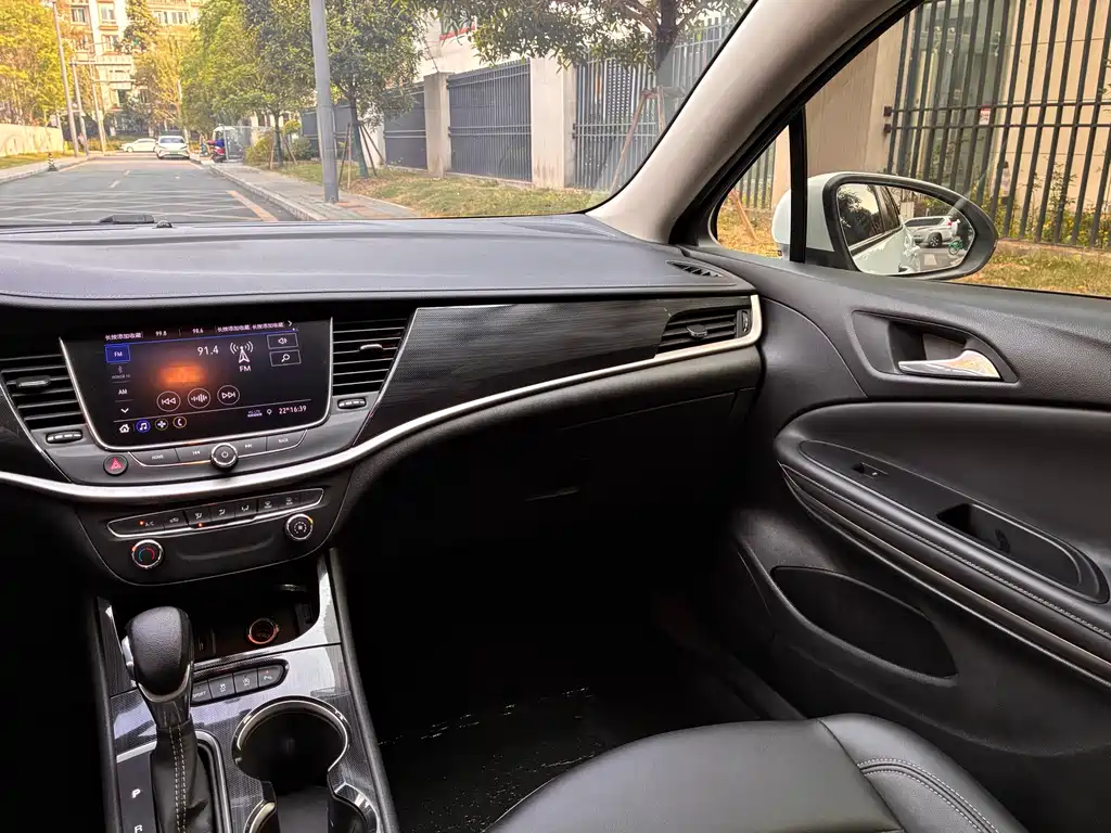 Veloster 2020 20T CVT Leading Edition