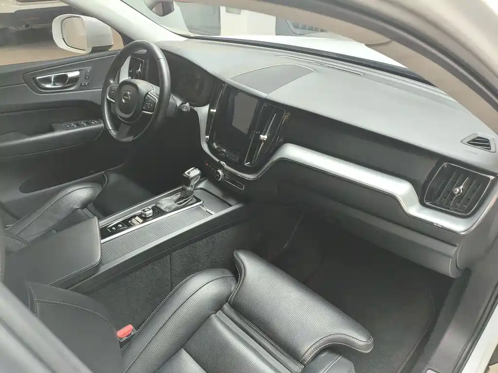 Volvo XC60 2019 T5 AWD Smart Vision Edition National V
