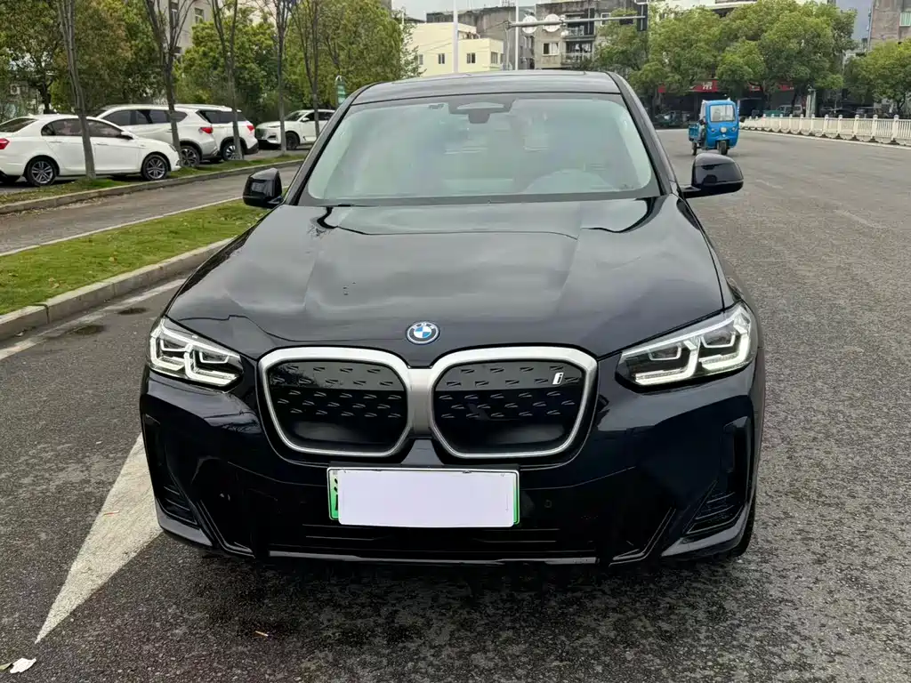 BMW iX3 2022 Leading Edition