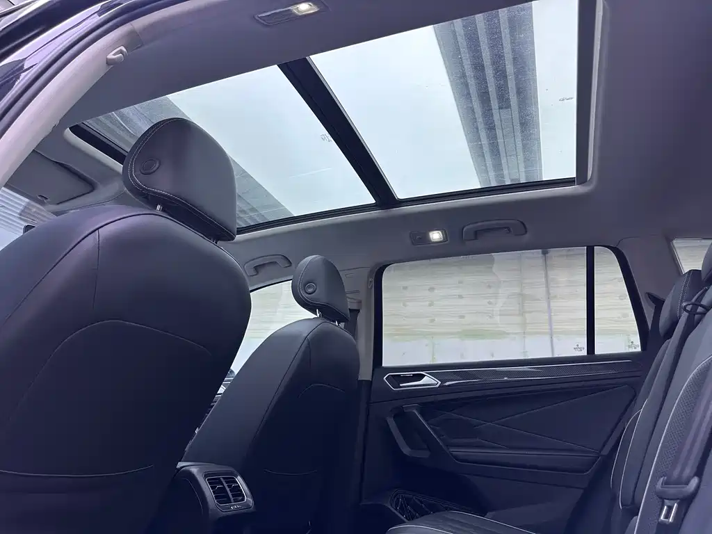 Tiguan L 2024 330 TSI Automatic Two-Wheel Drive R-Line Enjoyment Edition