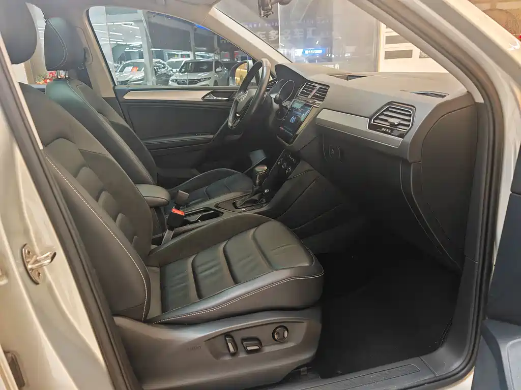 Tiguan L 2020 330 TSI Automatic 2WD Panoramic Comfort Edition National VI