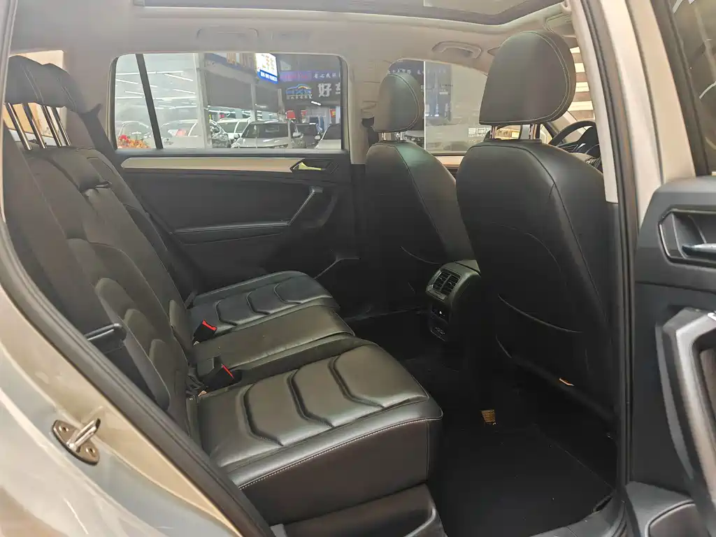 Tiguan L 2020 330 TSI Automatic 2WD Panoramic Comfort Edition National VI