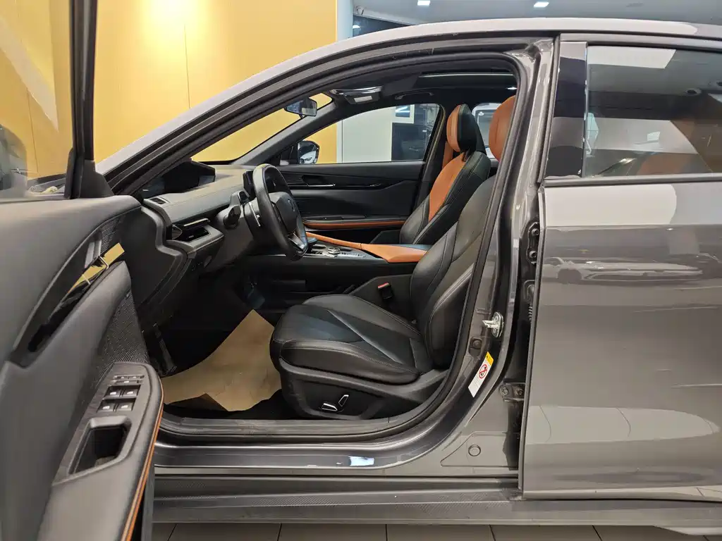 Changan UNI-V 2022 Model 1.5T Smart Navigation Edition