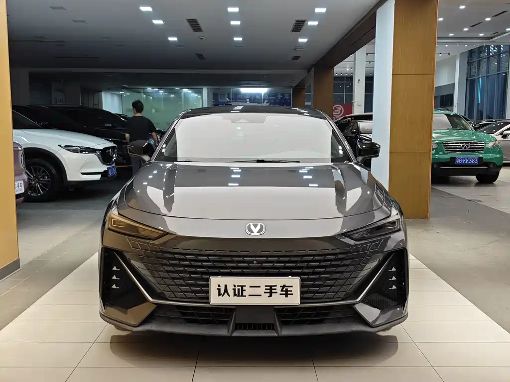 Changan UNI-V 2022 Model 1.5T Smart Navigation Edition