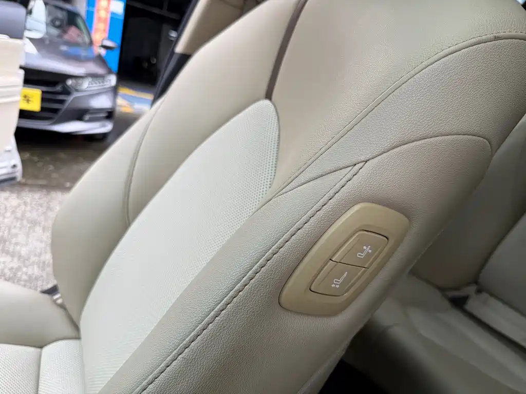 Camry 2021 2.0G Luxury Edition