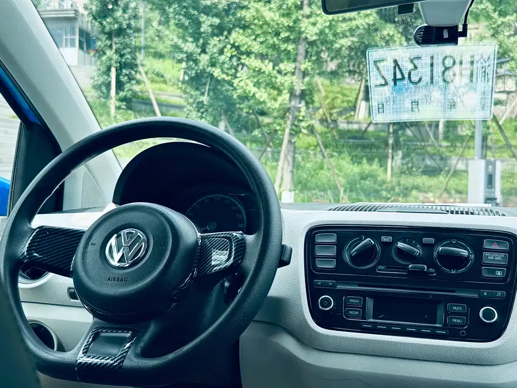 Volkswagen Up! 2015 model 1.0L move up!