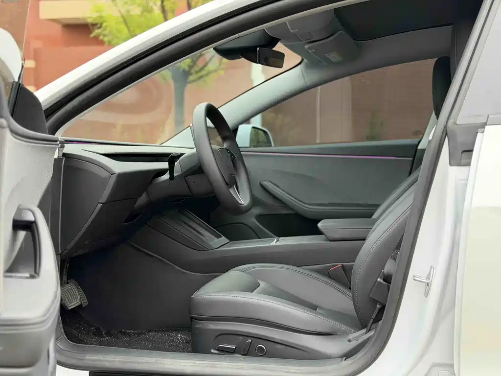 Model 3 Rear-Wheel Drive 2025 Refreshed Edition