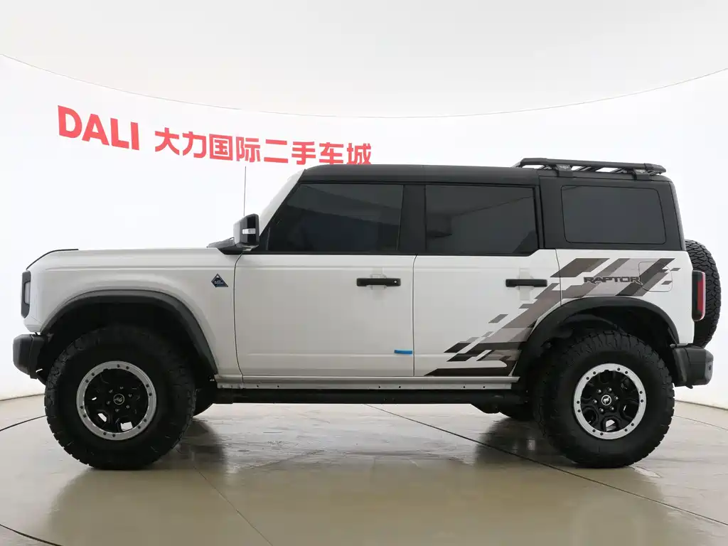 Ford Bronco 2024 2.3T Matte Black Big Foot Off-Road Edition