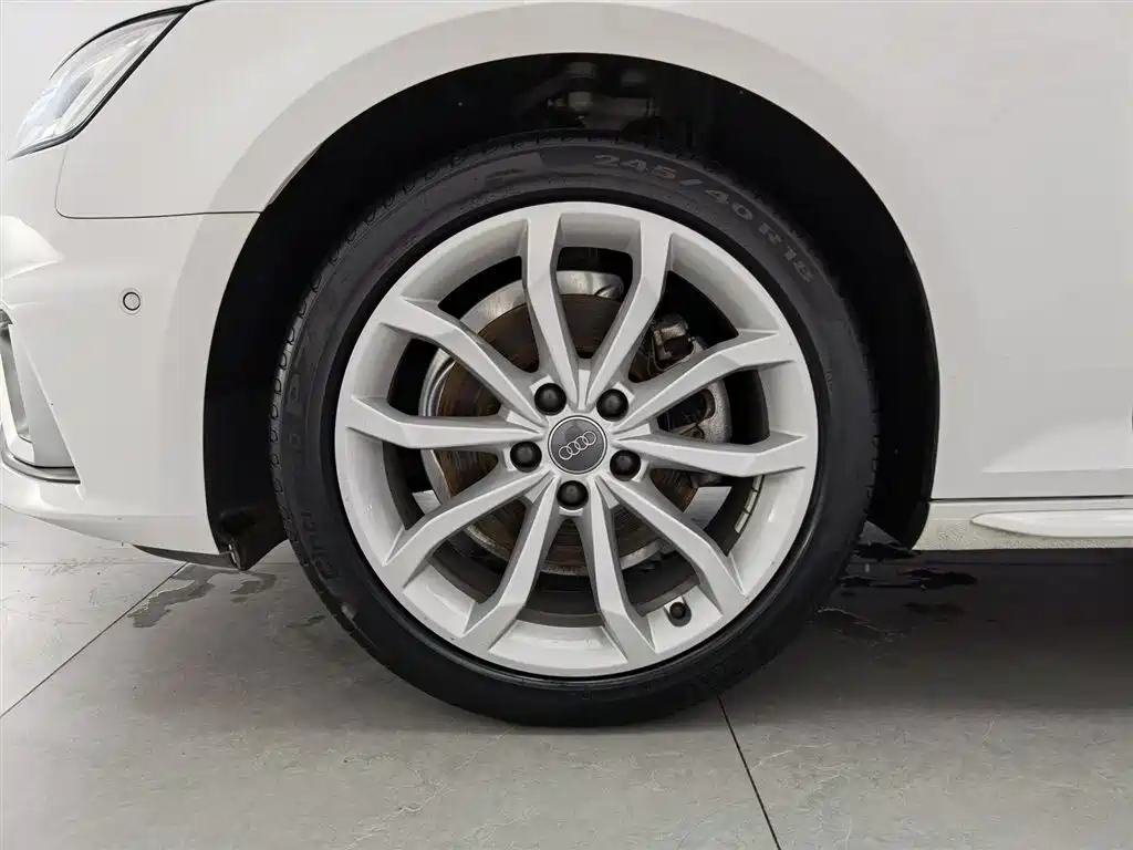 Audi A4L 2019 40 TFSI Fashion Edition National VI