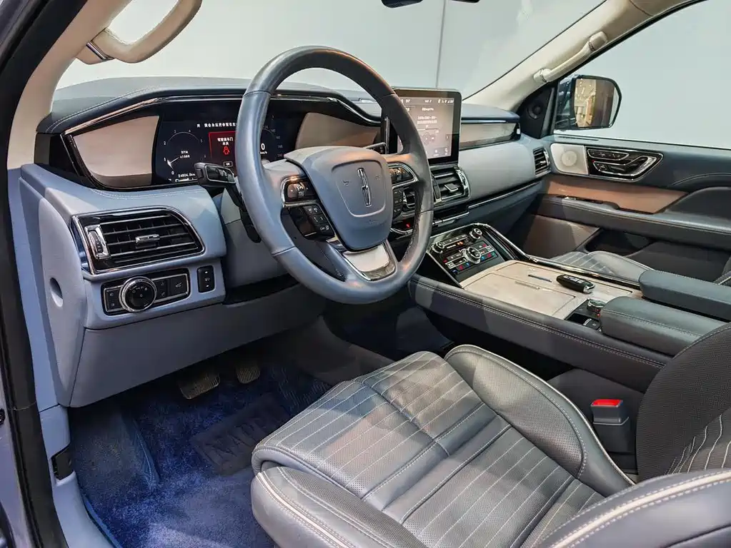 Navigator 2020 3.5T Long Axle Presidential Edition