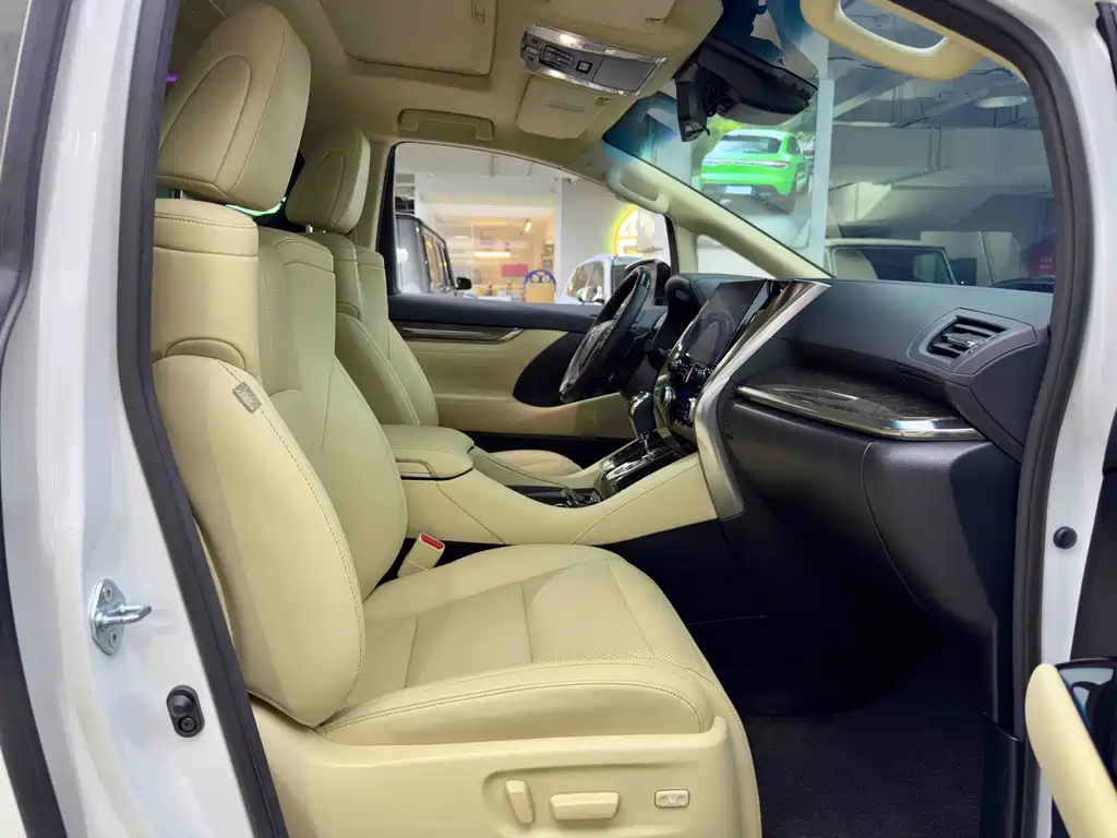 Willow 2021 Crown Hybrid 2.5L HV Prestige Edition