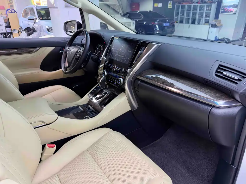 Willow 2021 Crown Hybrid 2.5L HV Prestige Edition