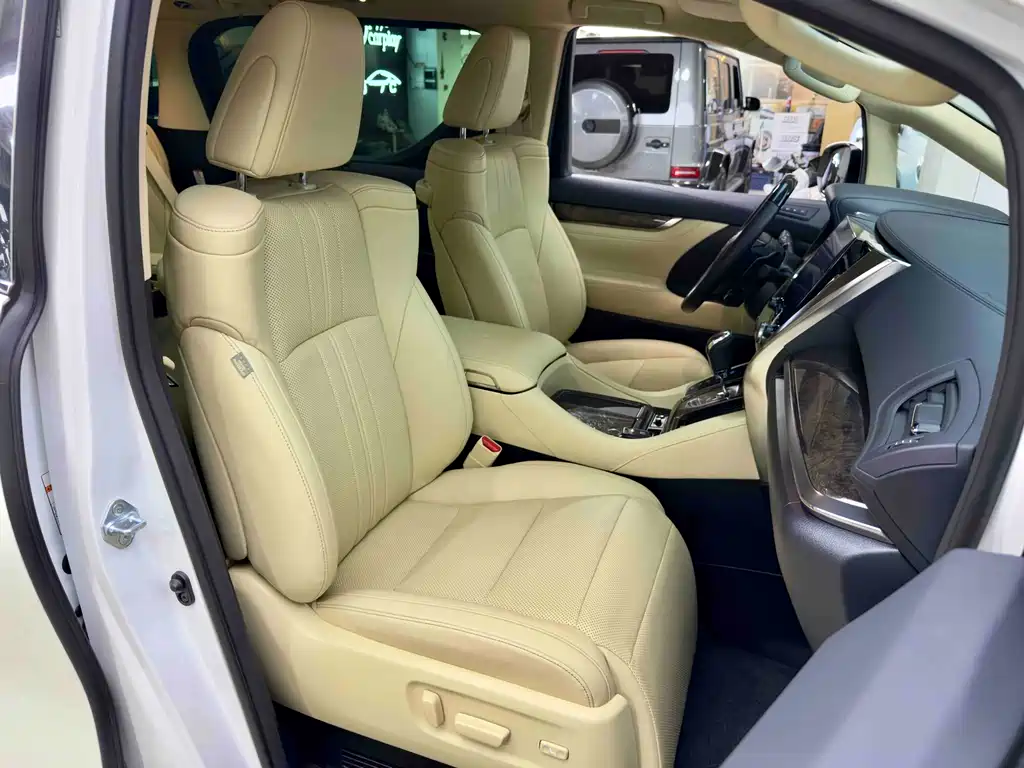 Willow 2021 Crown Hybrid 2.5L HV Prestige Edition