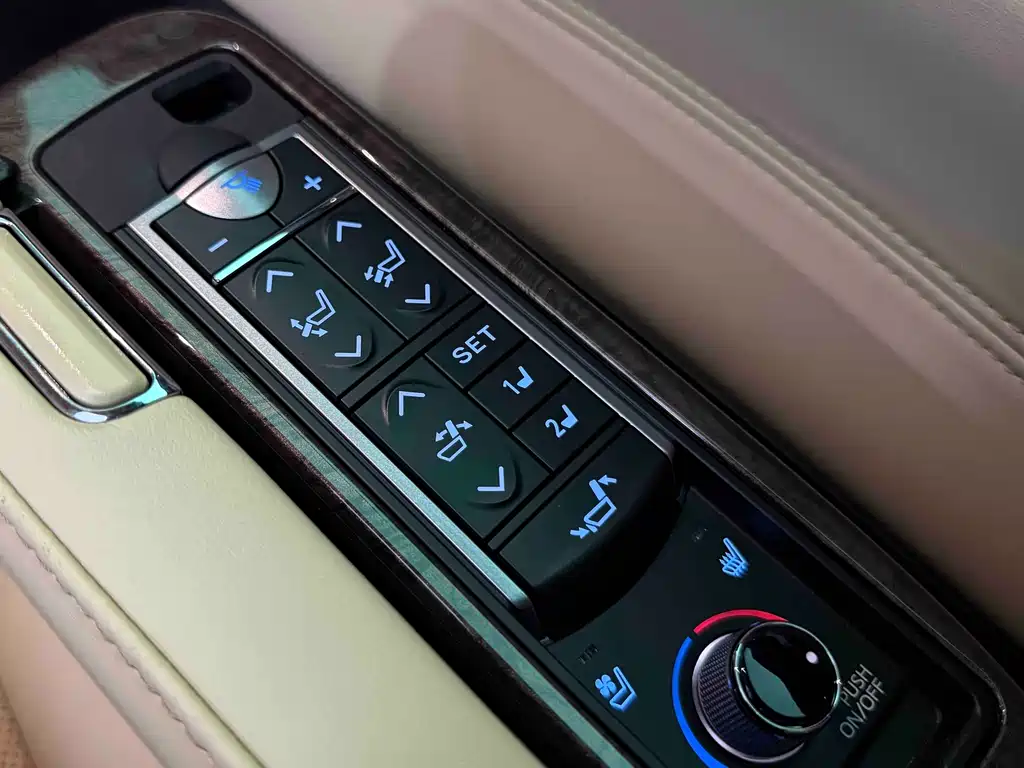 Willow 2021 Crown Hybrid 2.5L HV Prestige Edition