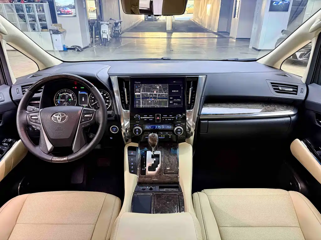 Willow 2021 Crown Hybrid 2.5L HV Prestige Edition