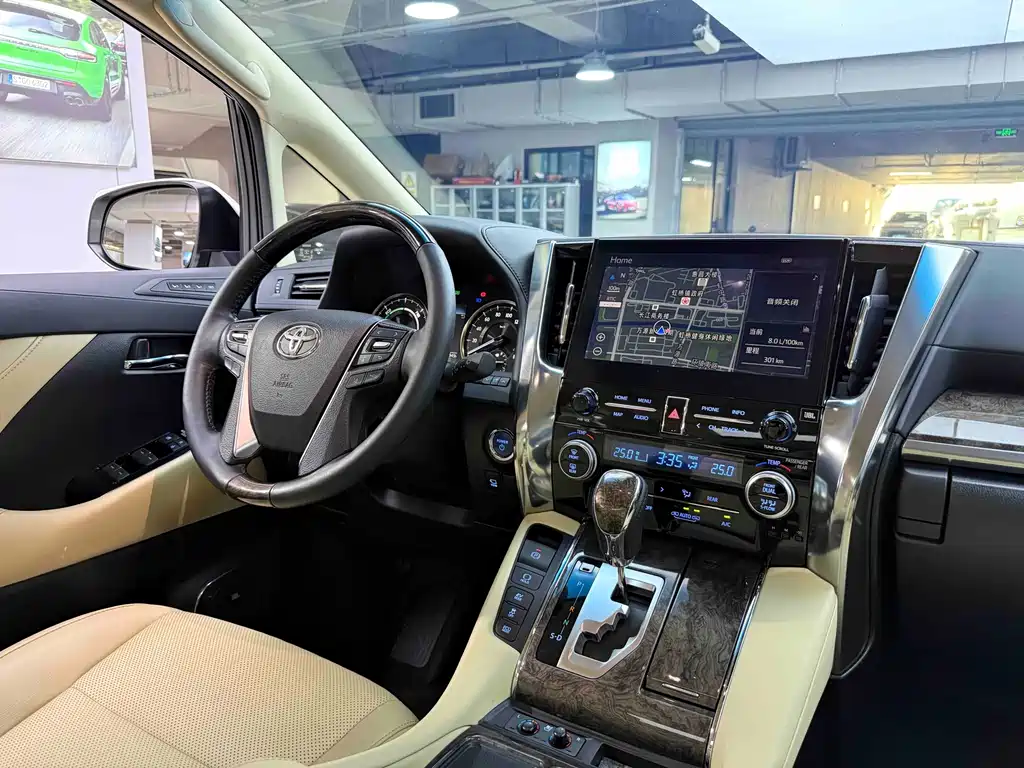 Willow 2021 Crown Hybrid 2.5L HV Prestige Edition
