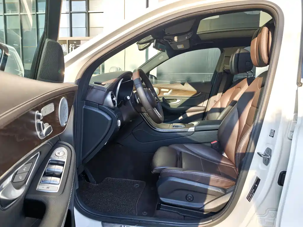 Mercedes GLC 2020 260 L 4MATIC Luxury Edition