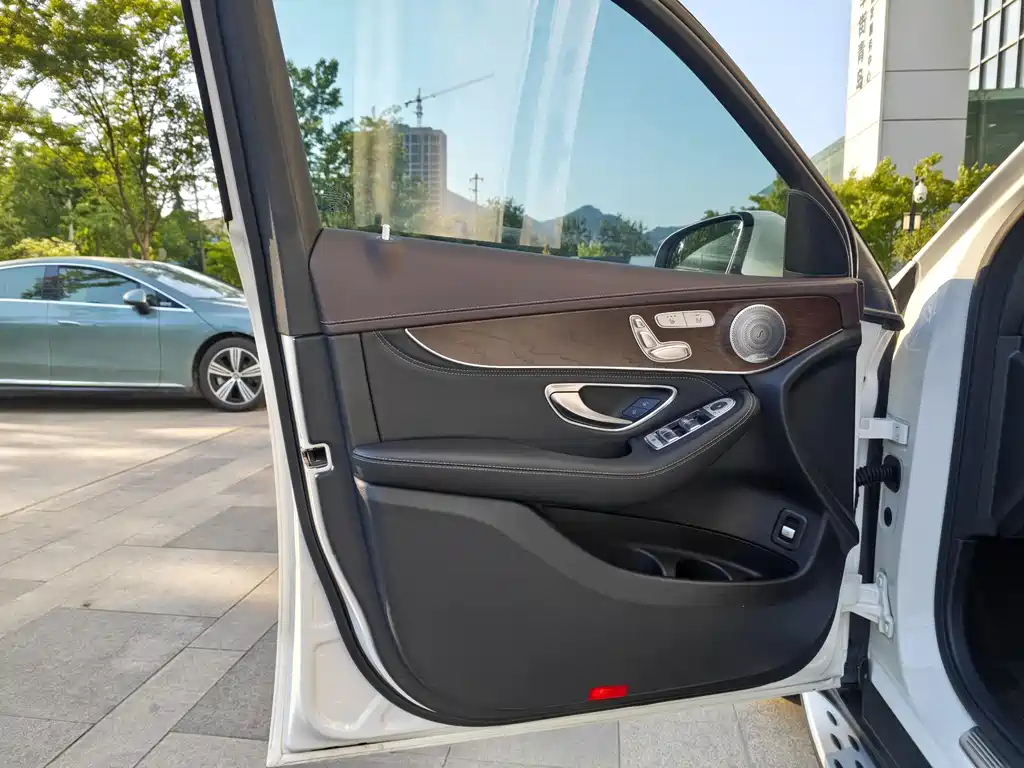 Mercedes GLC 2020 260 L 4MATIC Luxury Edition