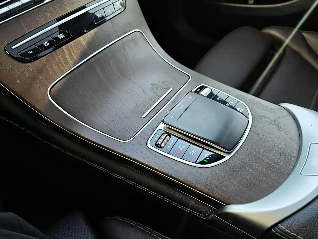 Mercedes GLC 2020 260 L 4MATIC Luxury Edition
