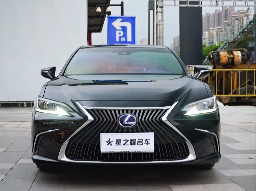 Lexus ES 2020 300h Excellence Edition National V