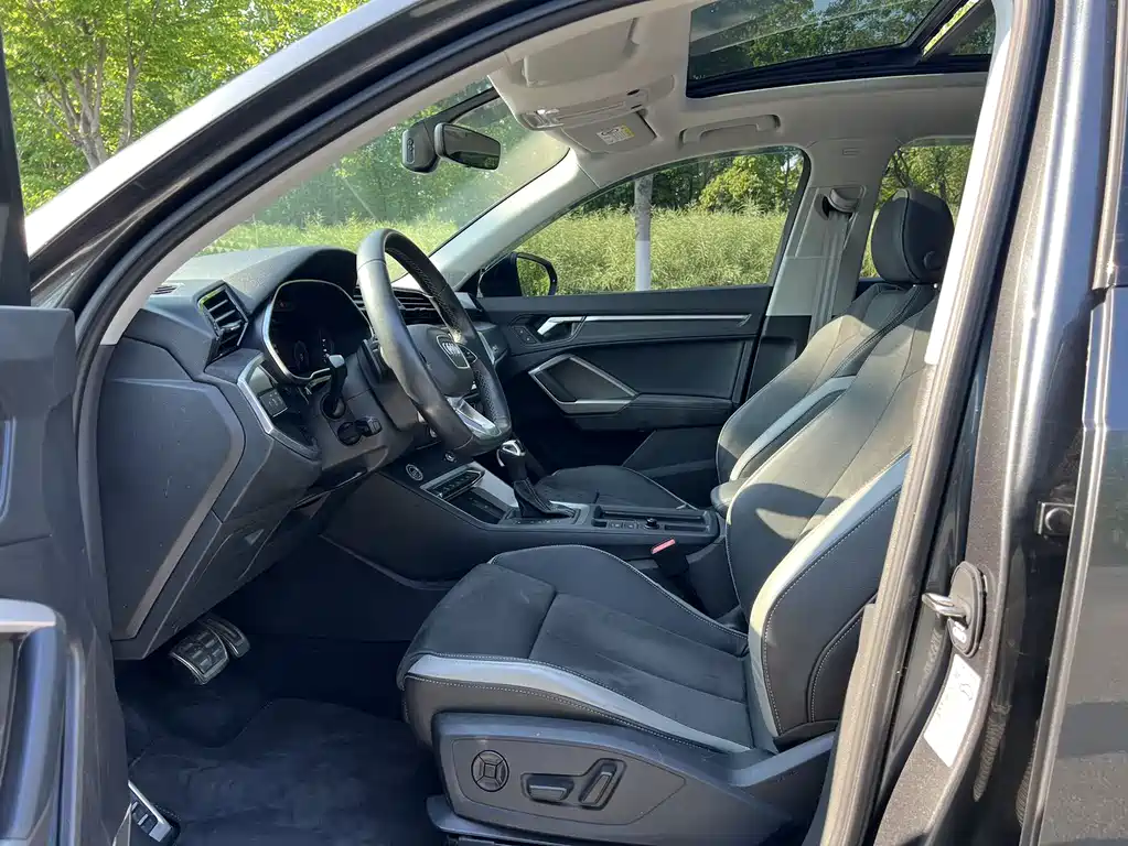 Audi Q3 2023 35 TFSI Sportline (1.4T)