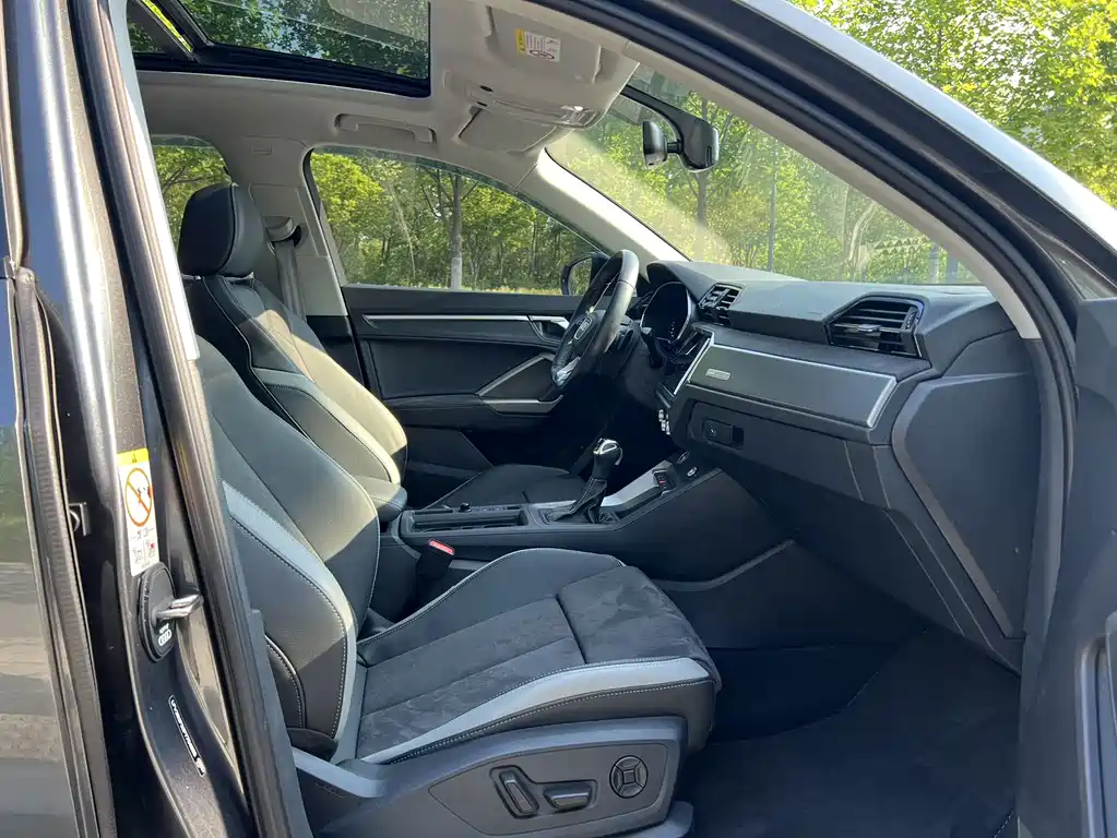 Audi Q3 2023 35 TFSI Sportline (1.4T)