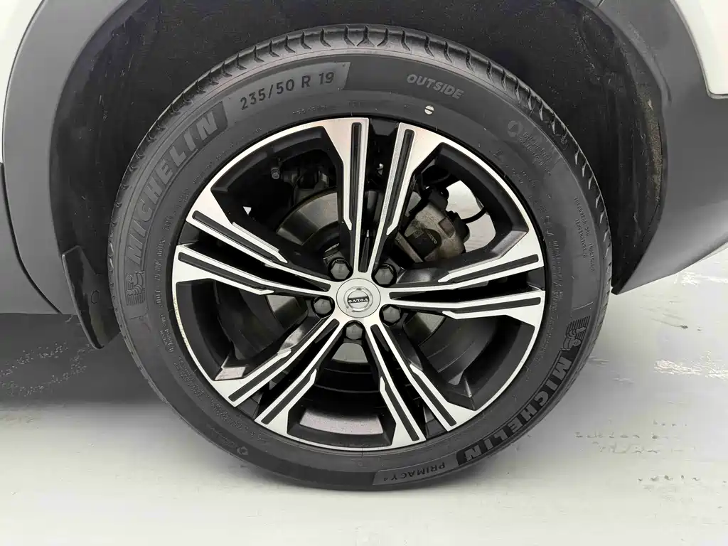 Volvo XC40 2022 T4 AWD Intelligent Distance Luxury Edition