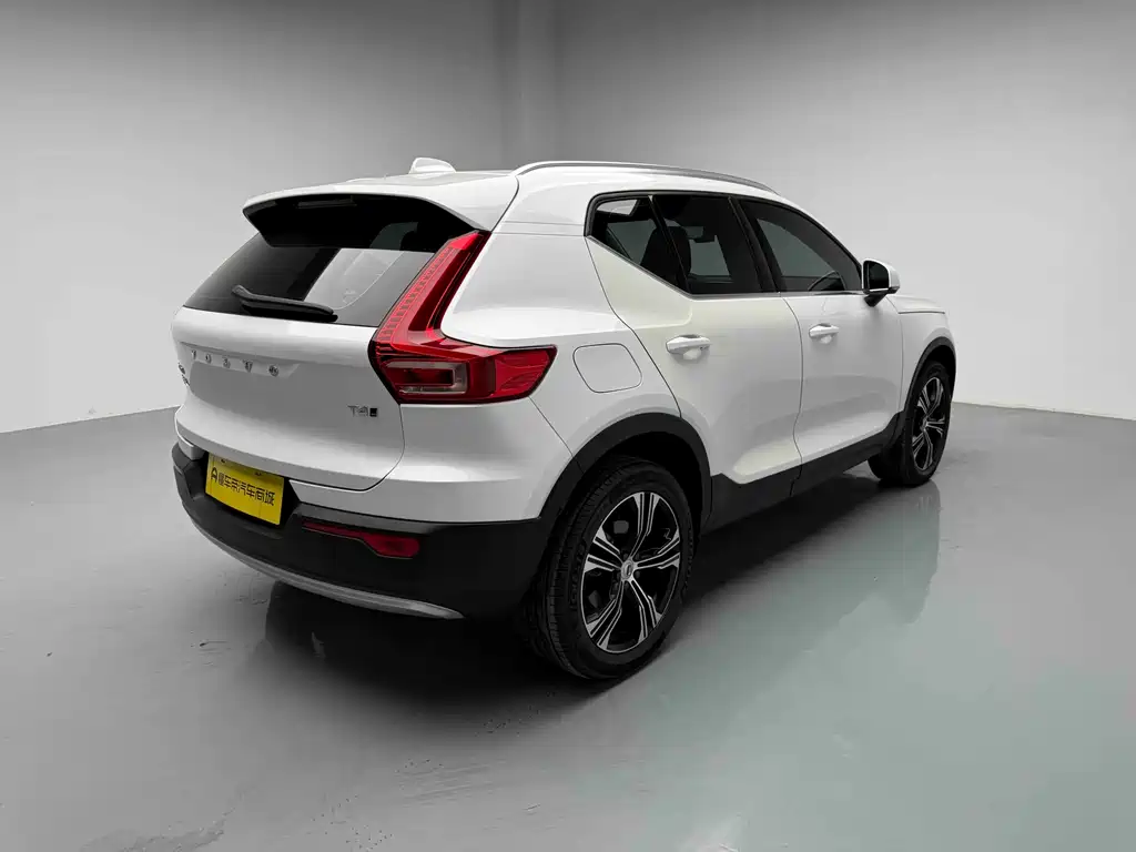Volvo XC40 2022 T4 AWD Intelligent Distance Luxury Edition
