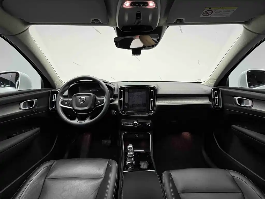 Volvo XC40 2022 T4 AWD Intelligent Distance Luxury Edition