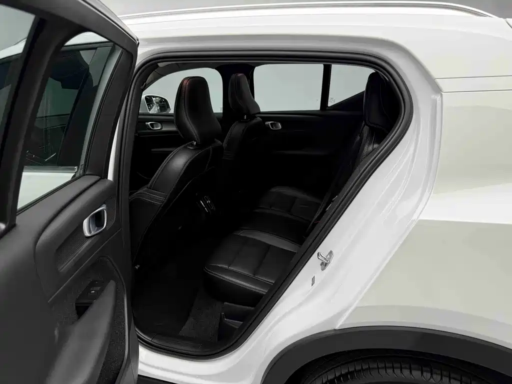 Volvo XC40 2022 T4 AWD Intelligent Distance Luxury Edition