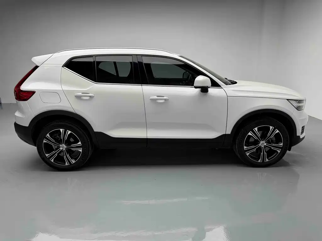 Volvo XC40 2022 T4 AWD Intelligent Distance Luxury Edition