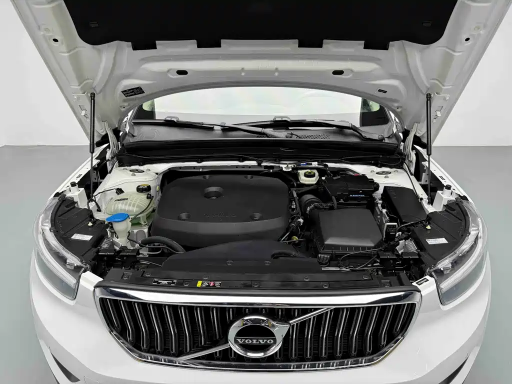Volvo XC40 2022 T4 AWD Intelligent Distance Luxury Edition