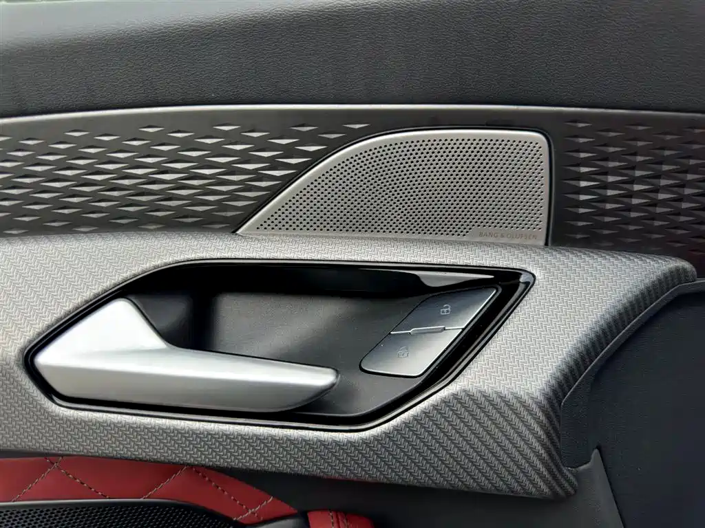 Audi Q6 2024 45 TFSI quattro Black Warrior Edition 7-seat