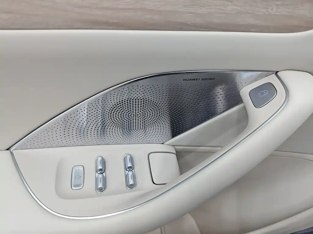 智界R7 2025款 增程 331km Ultra