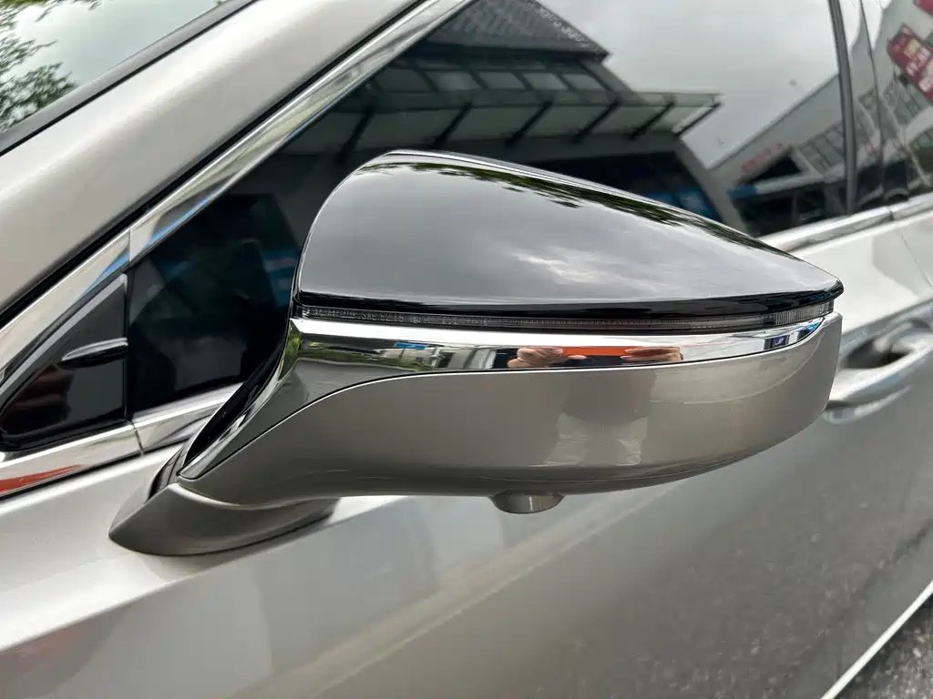 Lexus ES 2018 300h Excellence Edition National V