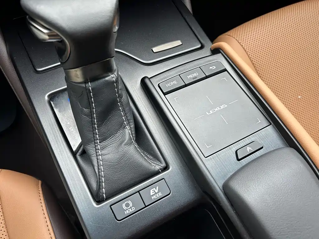 Lexus ES 2018 300h Excellence Edition National V