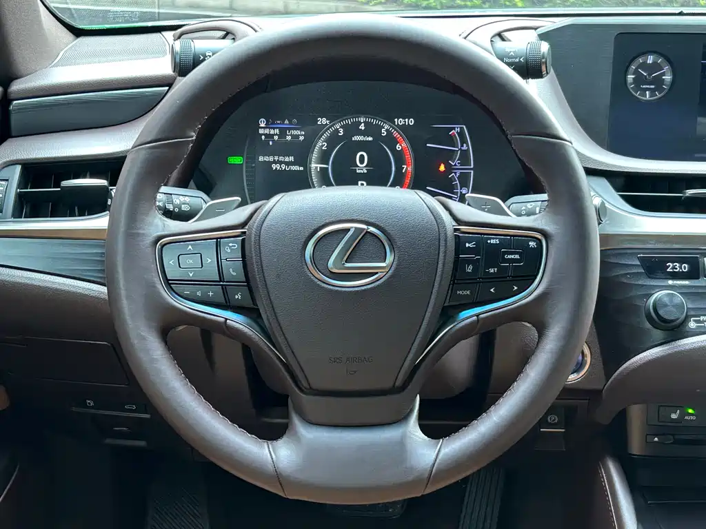 Lexus ES 2018 300h Excellence Edition National V