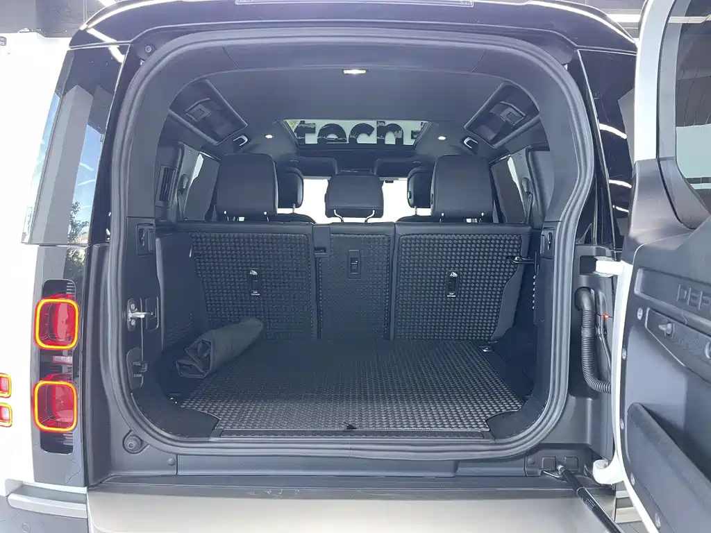 Land Rover Defender 2024 110 3.0T P400 X-DYNAMIC HSE