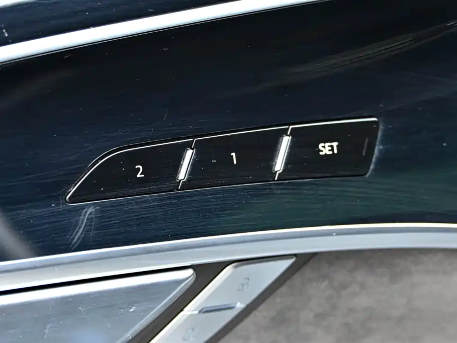 Audi A8 New Energy 2022 Model A8L 60 TFSIe quattro Collector's Edition
