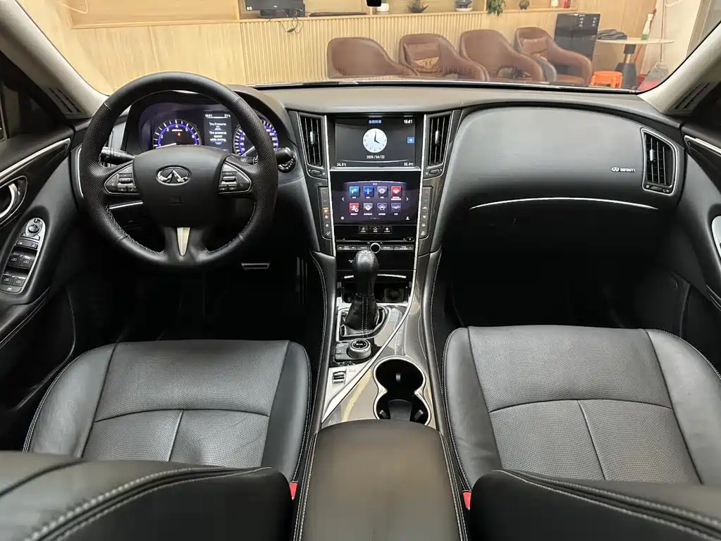 Infiniti Q50 2014 2.0T Comfort Edition