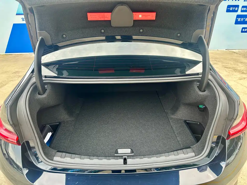 BMW i3 2024 model eDrive 35 L