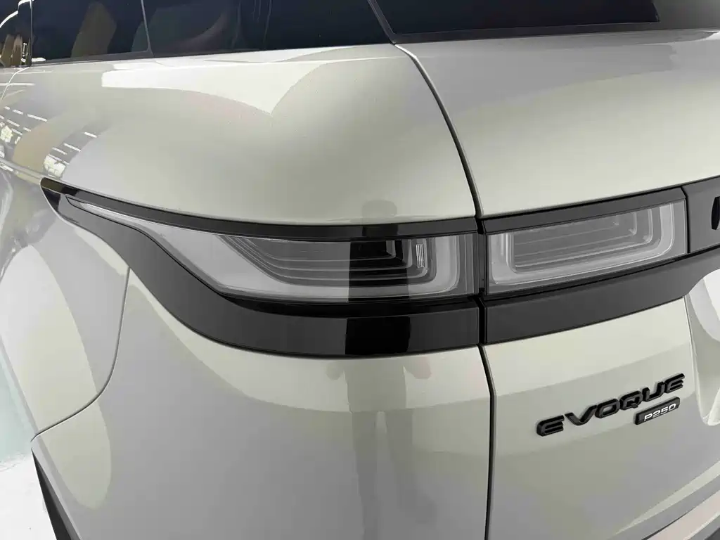 Range Rover Vogue 2023 249PS Collins Bronze Special Edition