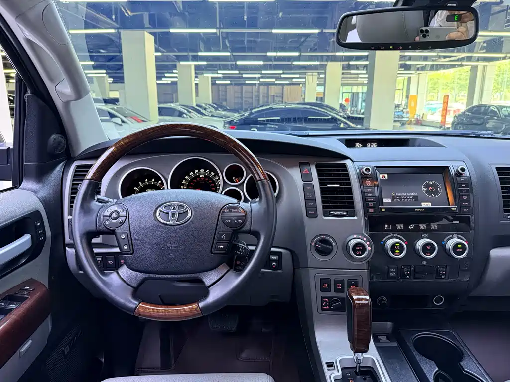 Tundra 2010 5.7 Platinum Edition