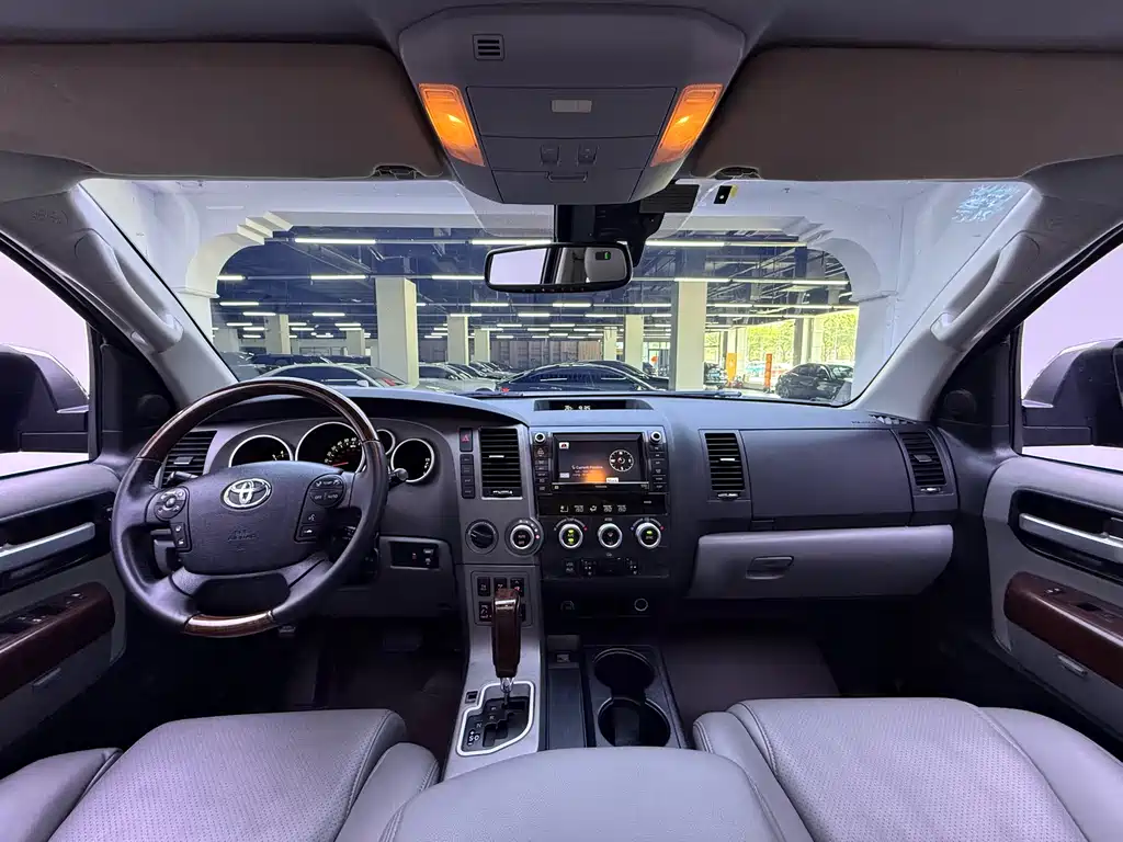 Tundra 2010 5.7 Platinum Edition