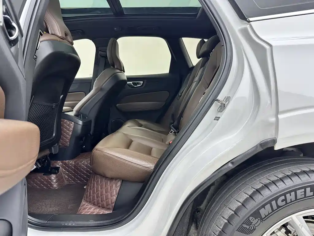 Volvo XC60 2021 T5 AWD Intelligent Comfort Luxury Edition