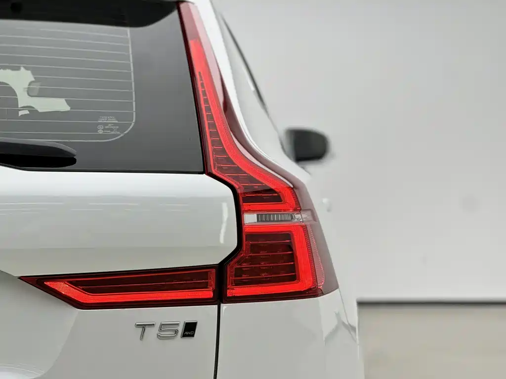 Volvo XC60 2021 T5 AWD Intelligent Comfort Luxury Edition