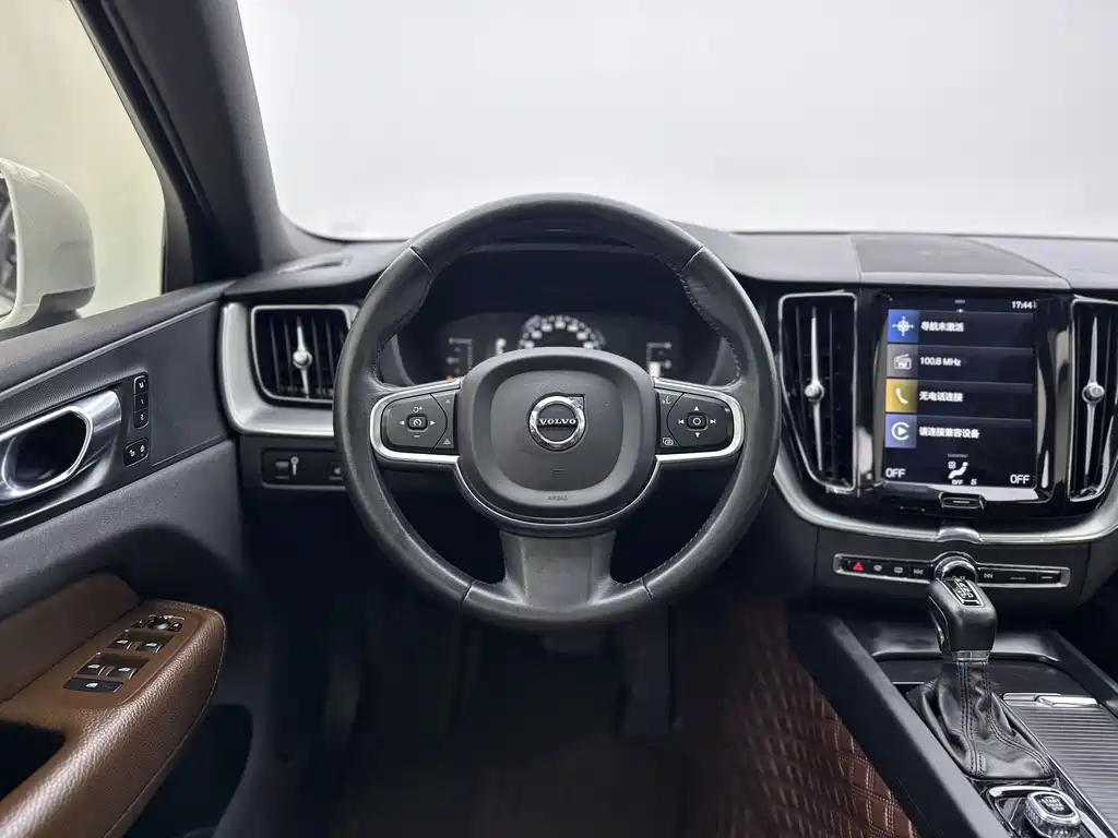 Volvo XC60 2021 T5 AWD Intelligent Comfort Luxury Edition