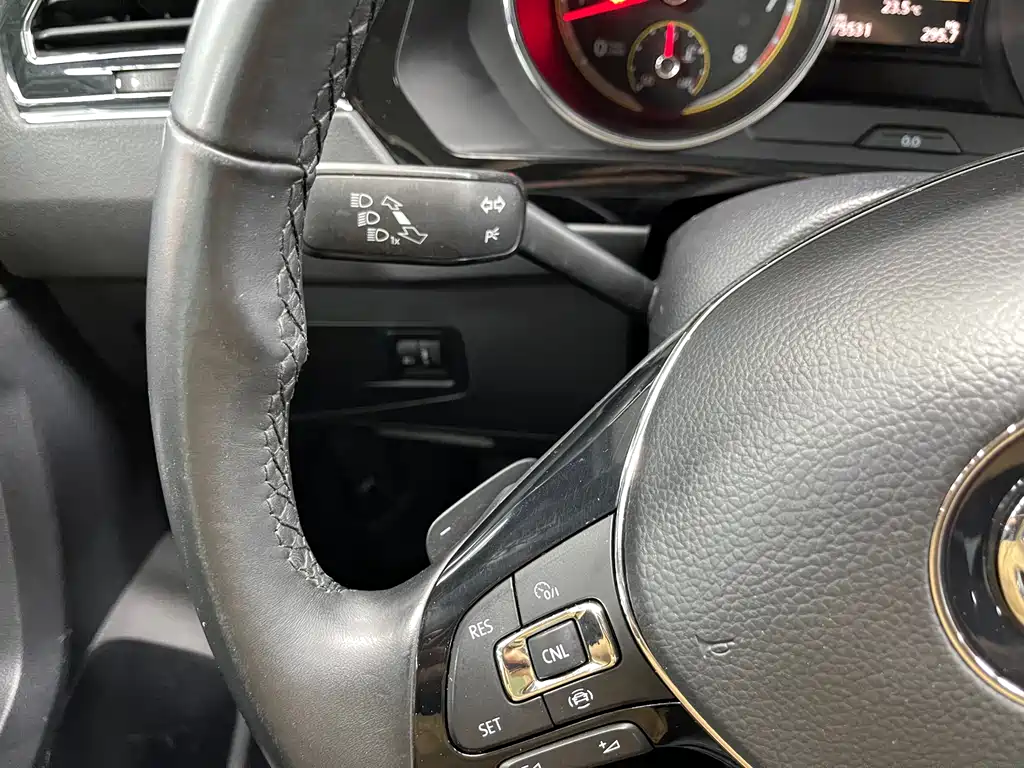 Tiguan L 2019款 Facelift 330 TSI Automatic 2WD Panoramic Comfort Edition National VI