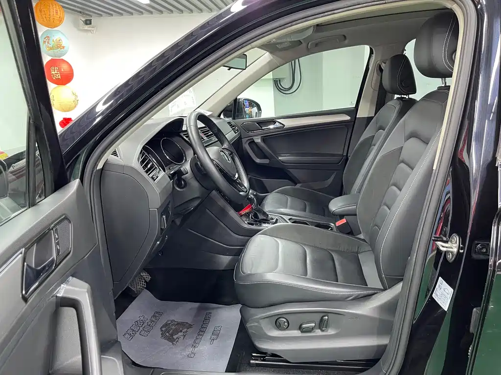 Tiguan L 2019款 Facelift 330 TSI Automatic 2WD Panoramic Comfort Edition National VI
