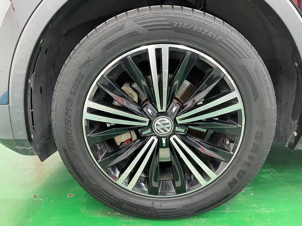 Tiguan L 2019款 Facelift 330 TSI Automatic 2WD Panoramic Comfort Edition National VI